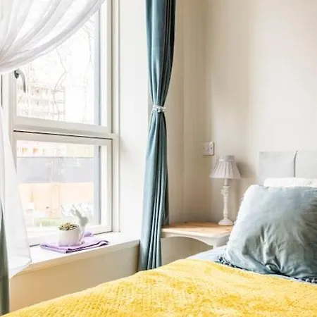 Cozy-glam City 2bed Weekly Mthly Offers! Apartman